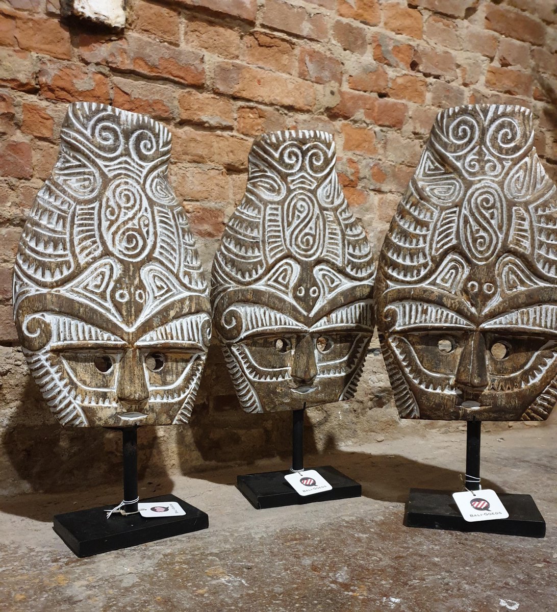 Houten masker op standaard - woondecoratie - houtsnijwerk