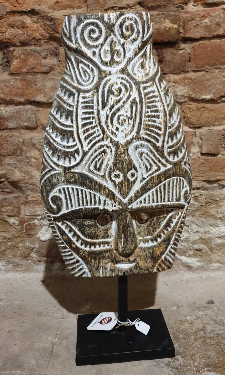 Houten masker op standaard - woondecoratie - houtsnijwerk
